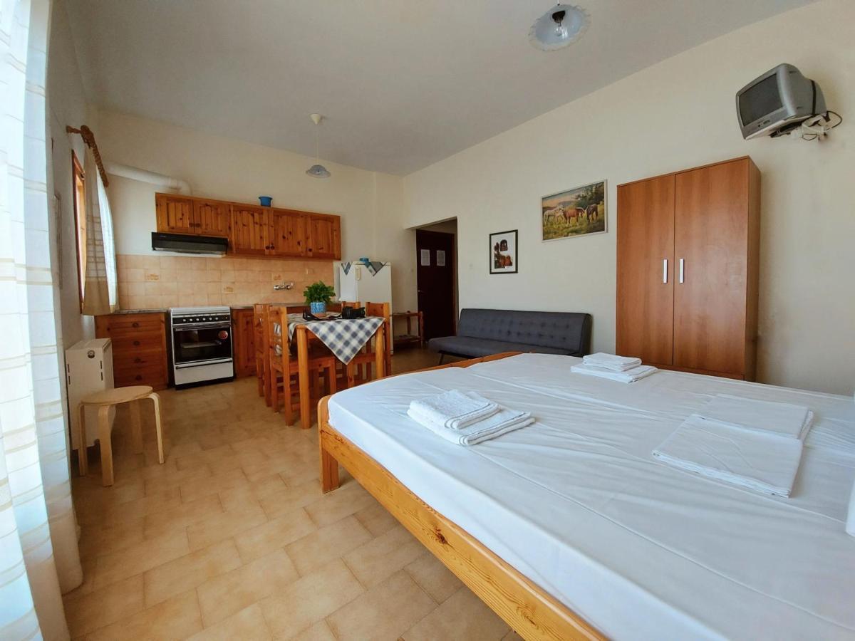 2 Space - Selfcatering Apartment Helen No 7 Xiropigado Exterior photo