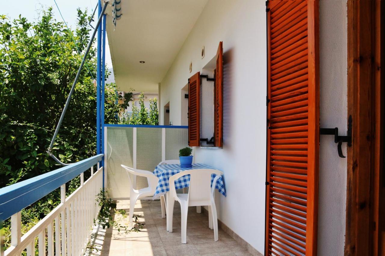 2 Space - Selfcatering Apartment Helen No 7 Xiropigado Exterior photo