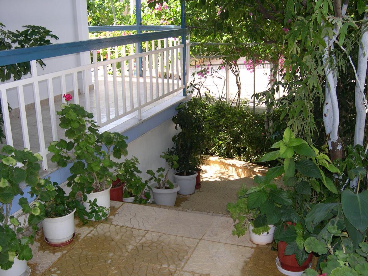 2 Space - Selfcatering Apartment Helen No 7 Xiropigado Exterior photo